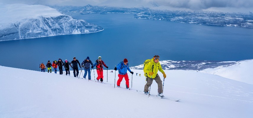 کارآموزی کوه نوردی با اسکی  (بانوان)
