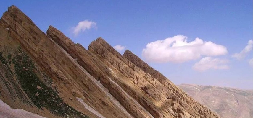 صعود قله قاش مستان