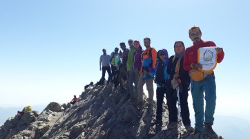 گزارش صعود قله آزاد کوه